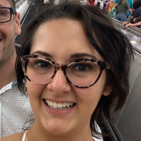 Meet your Posher, Jade - Picture 3 of 3